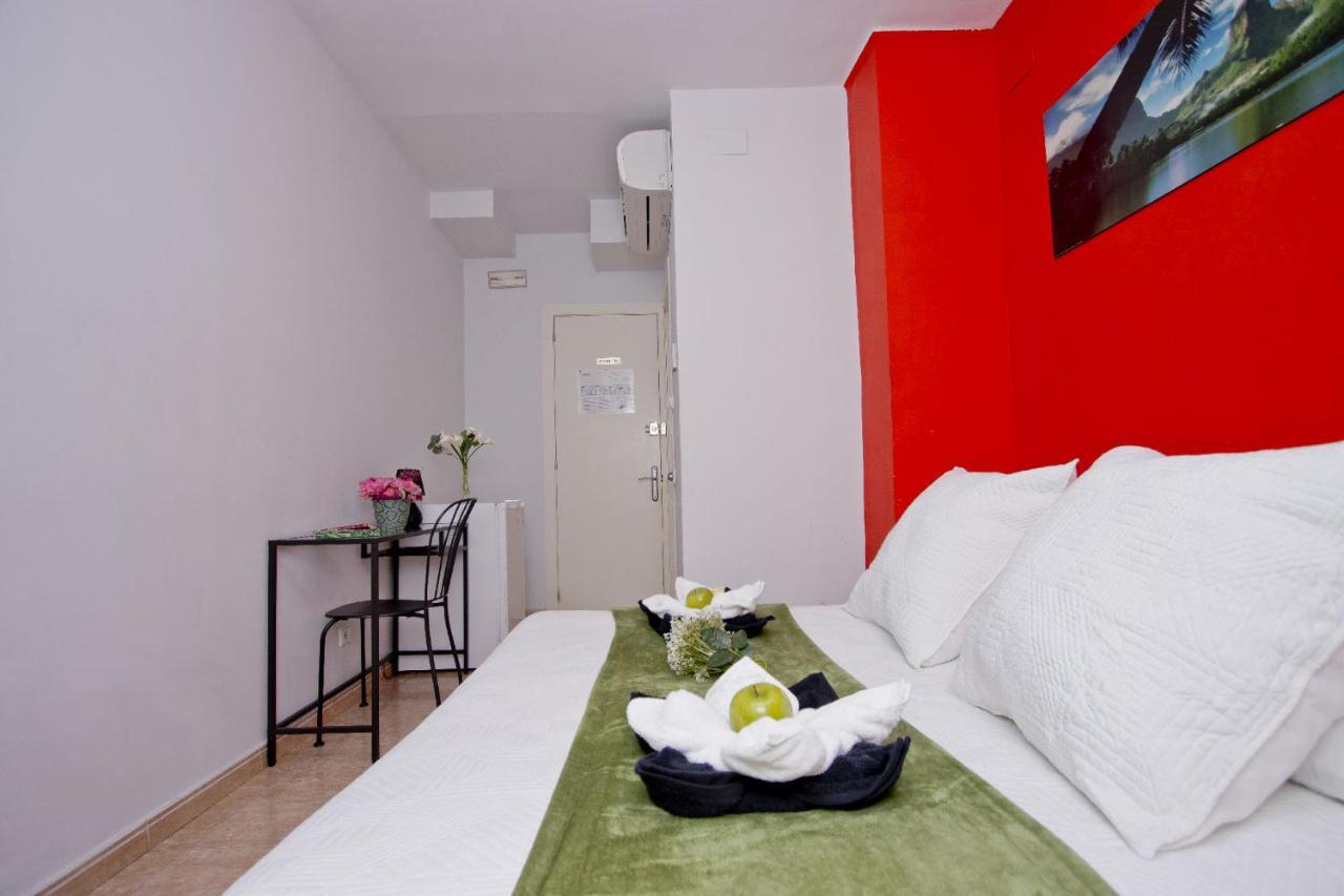 Barcelona City North Hostal Luaran gambar